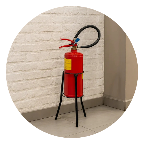 Suporte para extintor de piso da Flash Extintores no Ceará